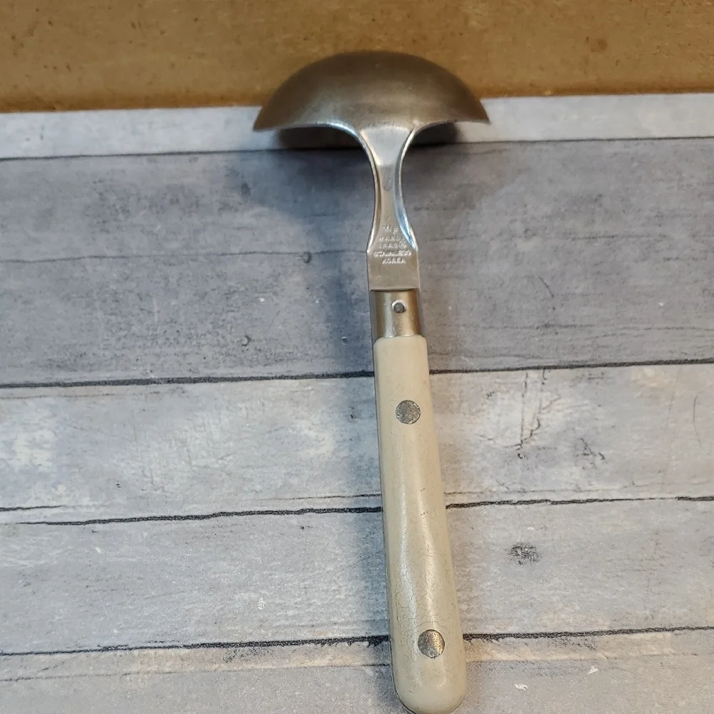 Washington Forge Mardi Gras Solid Gravy Ladle Cream